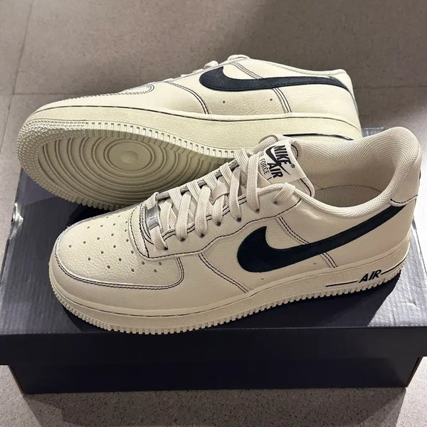 [BUNJANG] Nike Air Force 1 Cream Black Stitch Low Cut Sneakers Unisex / 나이키 에어포스1 크림 블랙 스티치 남녀공용 로우 컷 스니커즈