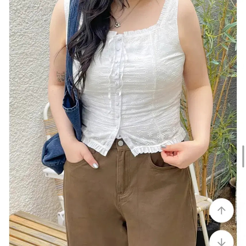 [BUNJANG] Plus Size Sleeveless Blouse with Pearl Buttons / 빅사이즈 당당걸 민소매 블라우스