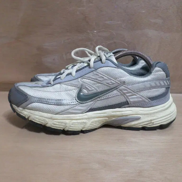 [BUNJANG] Nike Initiator Sneakers / 후루룩구제3 255 나이키 이니시에이터 운동화 스니커즈 260803