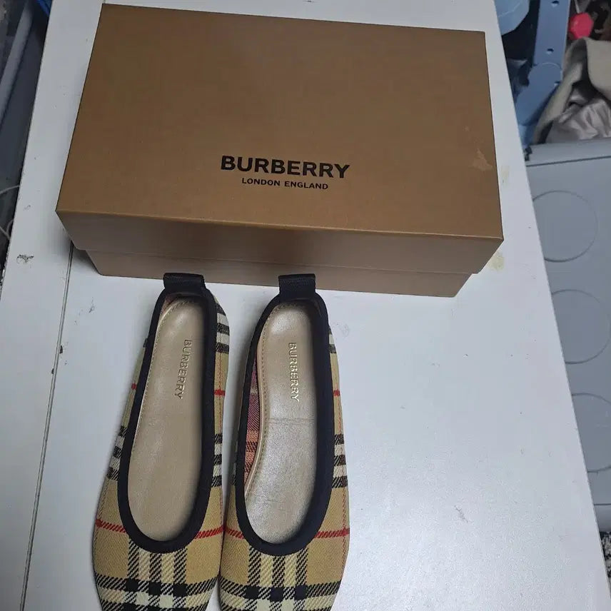 [BUNJANG] Burberry Check Flat Shoes Size 36.5 / 버버리 체크 플랫 슈즈 버버리 단화 신발 36.5