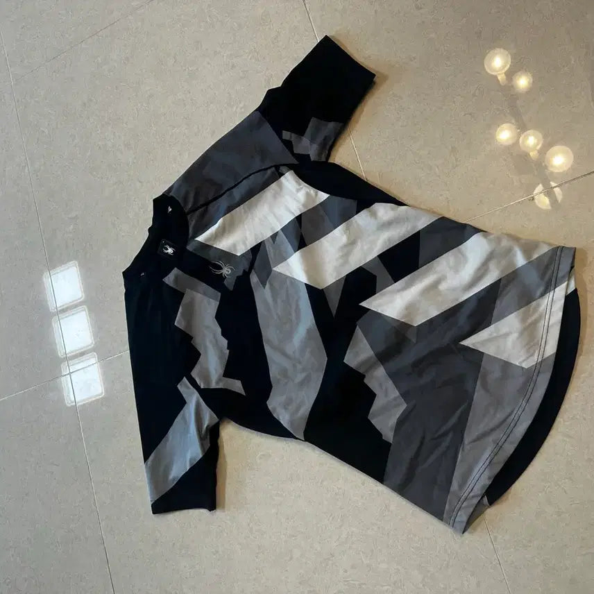 [BUNJANG] Spider Long Sleeve T-Shirt (Black, White, Gray) / 스파이더 긴팔 티셔츠 블랙/화이트/그레이