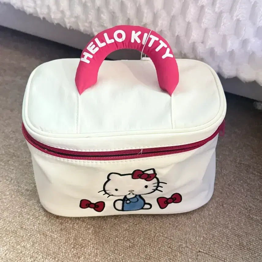 [BUNJANG] Red Hello Kitty Pouch / 새상품 : 레드 헬로키티 파우치