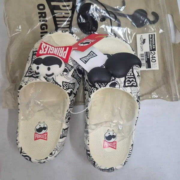 [BUNJANG] Pringles Mr. Pringles Platform Slippers (Size 240) / (새상품)프링글스 Mr.프링글스 슬리퍼 240 키높이2cm
