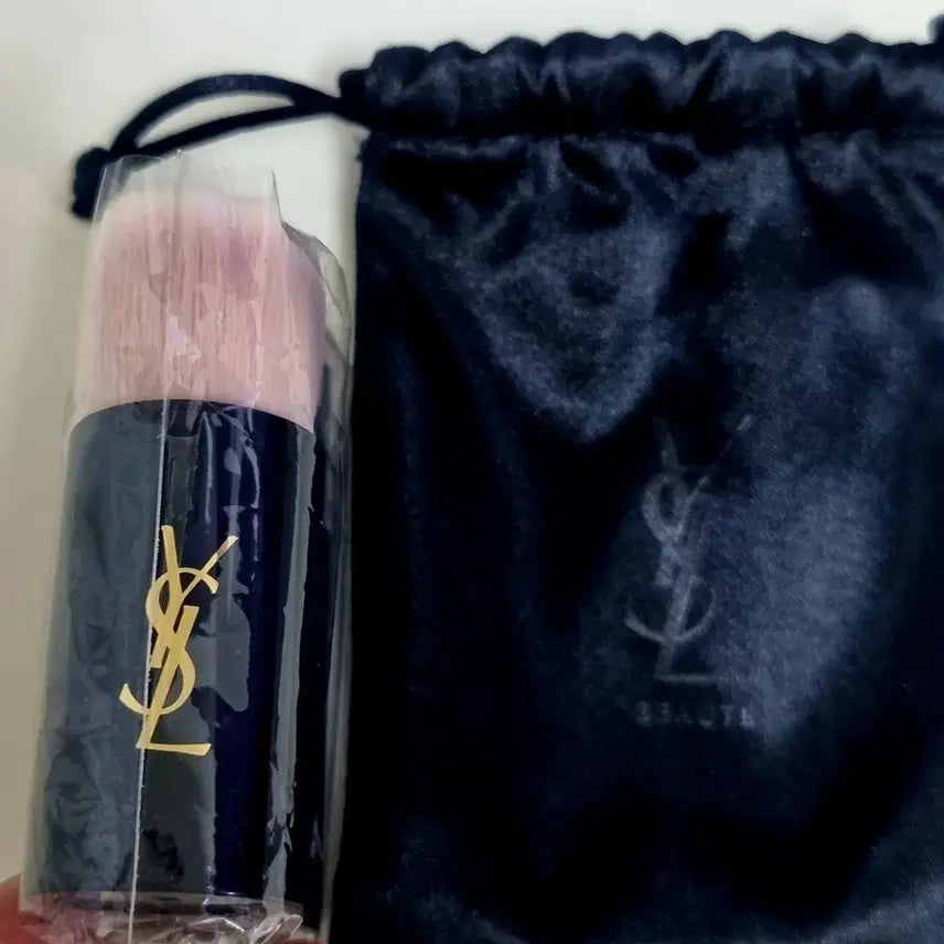 [BUNJANG] Yves Saint Laurent Satin Glow Brush Pouch Set (Sealed) / 입생로랑 새틴 글로우 브러쉬 파우치 세트 미개봉