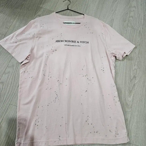[BUNJANG] Abercrombie & Fitch Men's XL Dirty Painting Logo Short Sleeve T-Shirt - Pale Pink / 아베크롬비 XL 남성 반팔티셔츠 연핑크 로고 더티페인팅