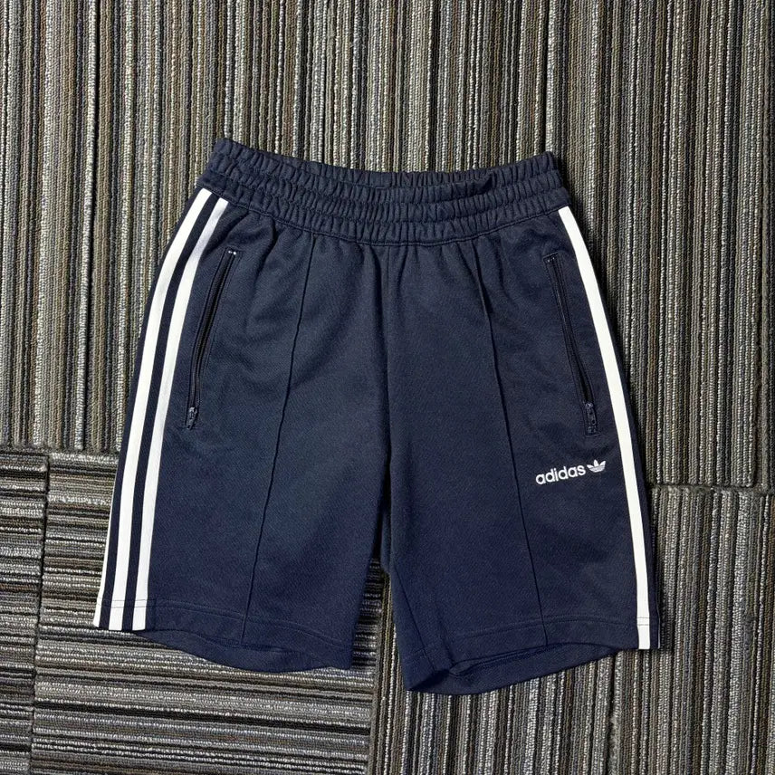 [BUNJANG] Adidas Originals Navy Shorts / 아디다스 오리지널 네이비 쇼츠
