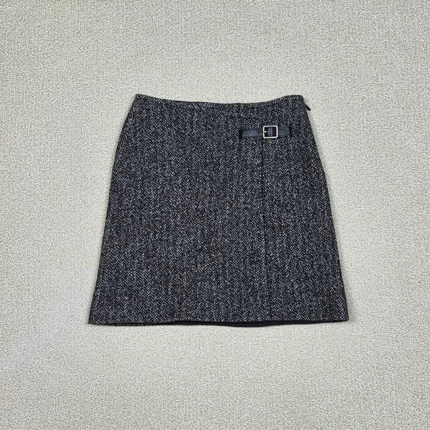 [BUNJANG] Gucci Leather Buckle Detail Herringbone Wool Mini Skirt / [구찌] 레더 버클 디테일 헤링본 울 미니 스커트 | S00592