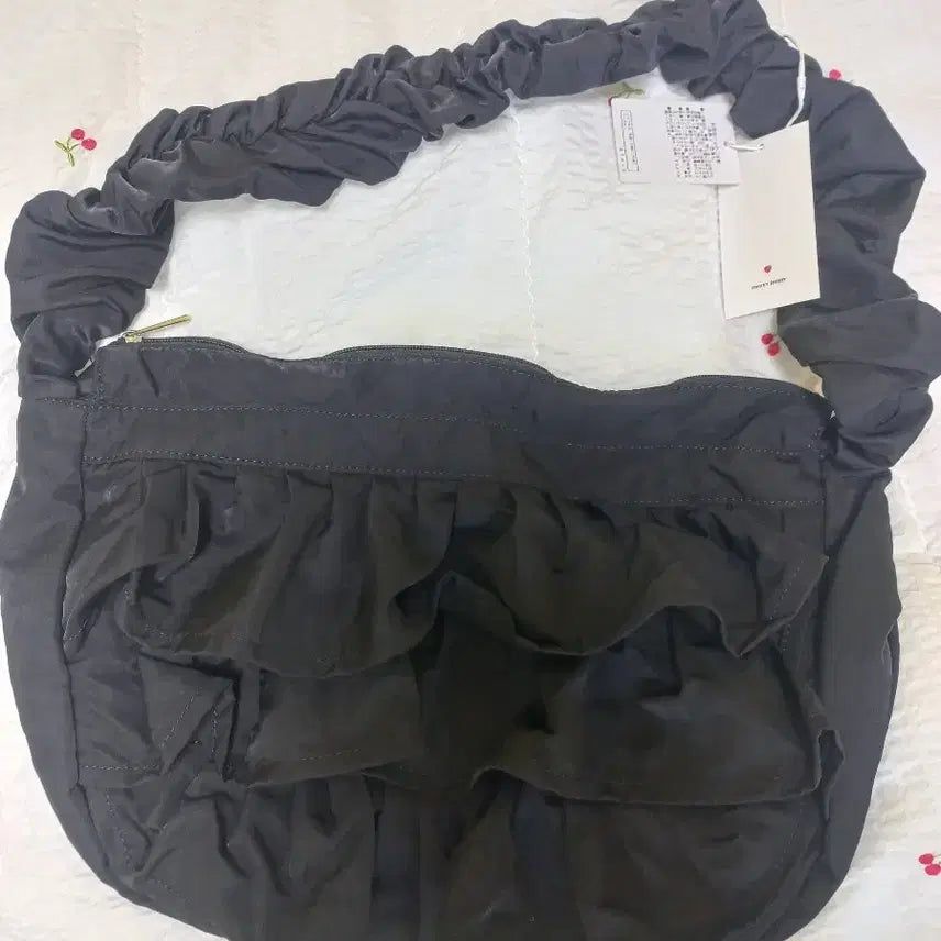 [BUNJANG] Merry Jenny Frill Shoulder Bag Black / merry jenny 메리제니 프릴 숄더백 블랙