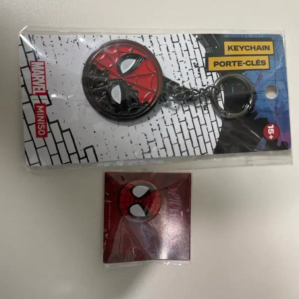 [BUNJANG] Marvel Spider-Man Metal Keyring + Pin Badge Set (Sealed) / 미개봉) 마블 스파이더맨 메탈키링 + 핀뱃지 세트