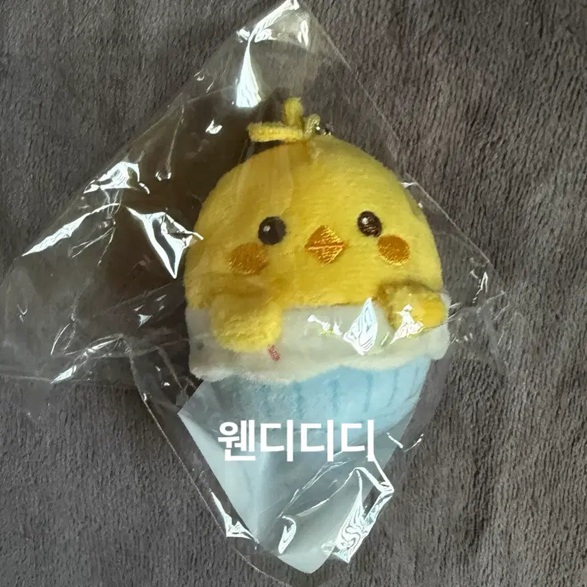 [BUNJANG] Red Velvet Fancon MD Mini Support Rod Doll Keychain Joy Cupcake Doll / 레드벨벳 팬콘 엠디 미니 응원봉 인형 키링 컵케이크 인형 조이
