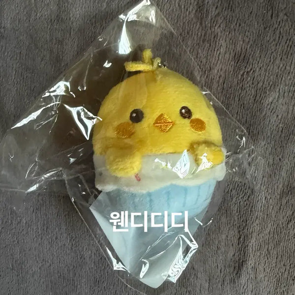 [BUNJANG] Red Velvet Fancon MD Mini Support Rod Doll Keychain Joy Cupcake Doll / 레드벨벳 팬콘 엠디 미니 응원봉 인형 키링 컵케이크 인형 조이