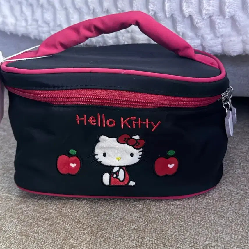 [BUNJANG] Black Hello Kitty Pouch / 새상품 : 블랙 헬로키티 파우치