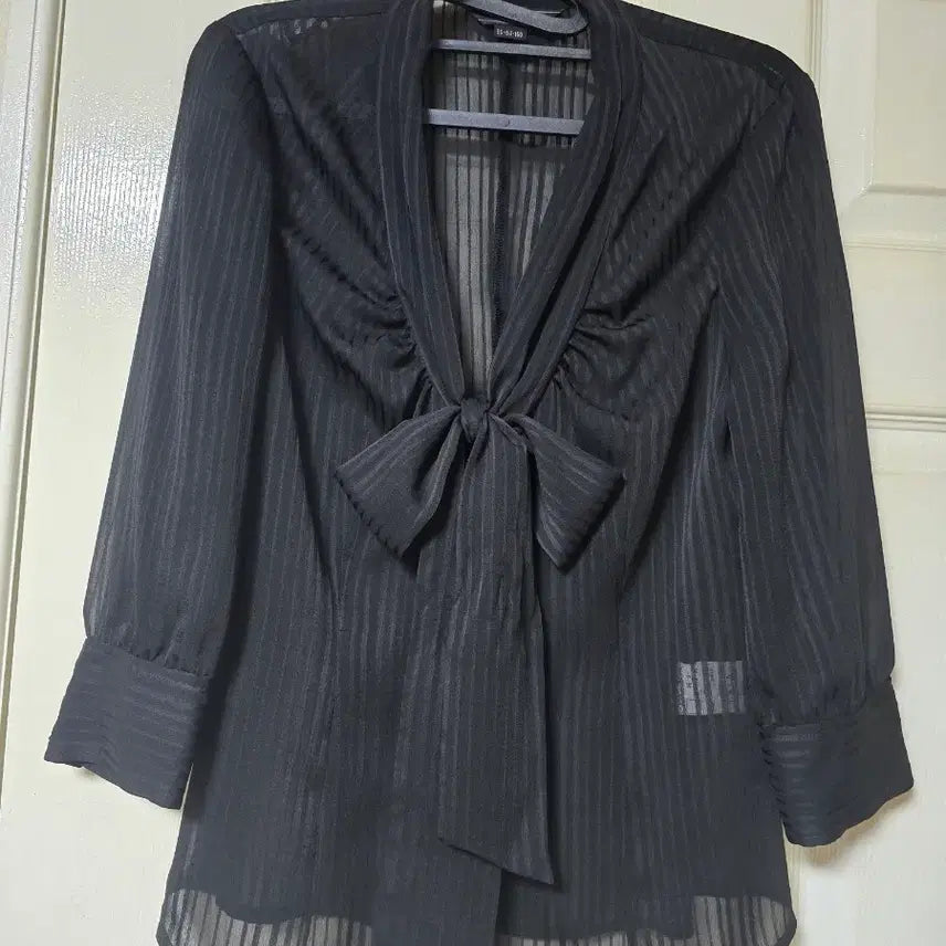 [BUNJANG] VIKI Sheer Ribbon Blouse / VIKI 리본 시스루 블라우스
