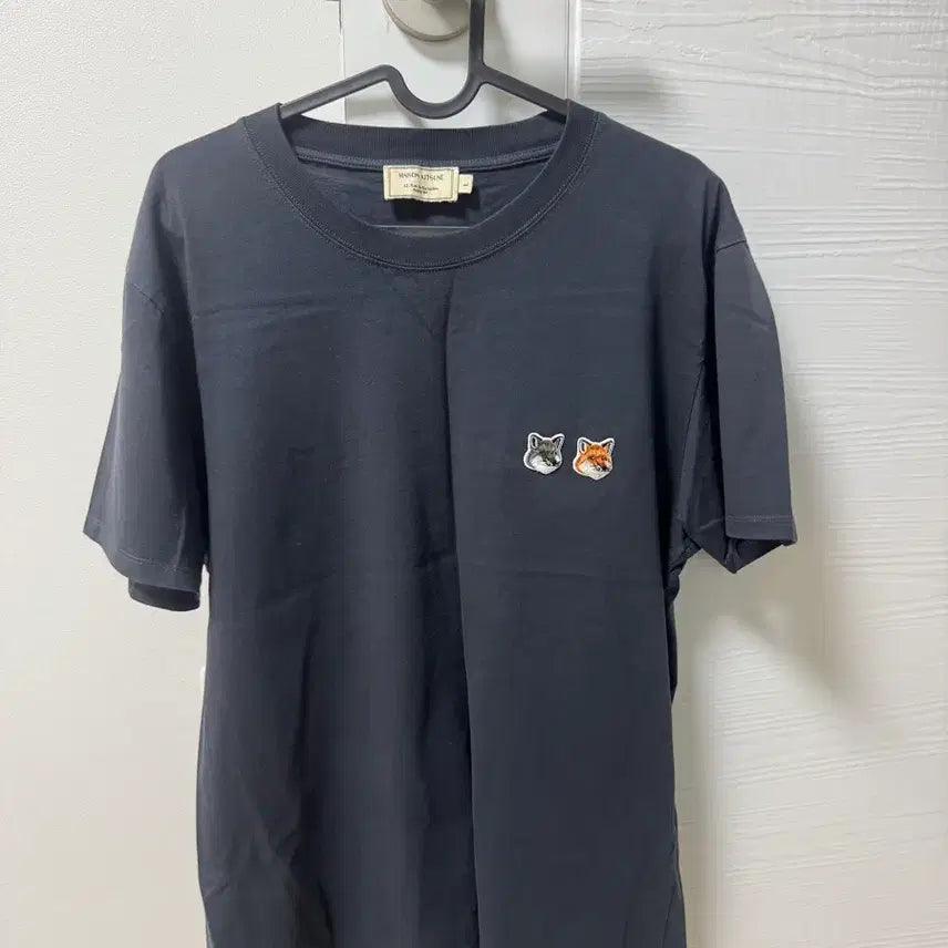 [BUNJANG] Maison Kitsuné Navy Fox Embroidery Short Sleeve T-Shirt / 메종키츠네 반팔 네이비