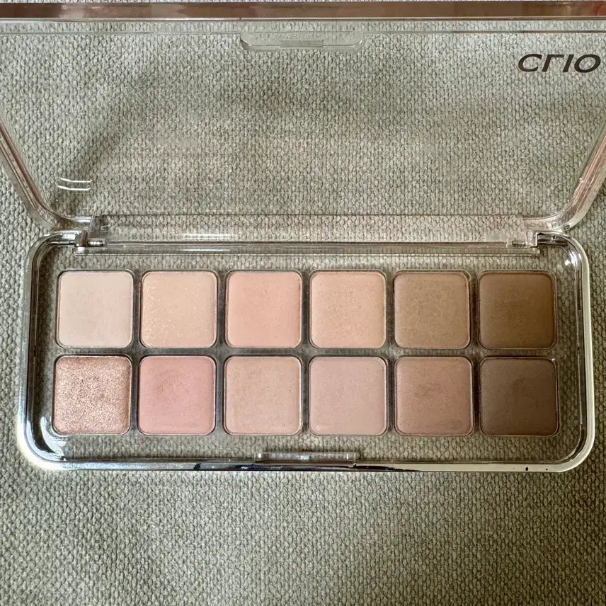 [BUNJANG] CLIO Pro Eye Palette 08 Latte is Senior Shadow Palette / 클리오 프로아이팔레트 08 라떼는 선임 섀도우팔레트
