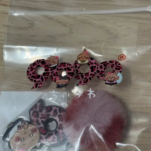 [BUNJANG] 9090 Chiikawa Garu Logo Rubber Keychain / (미개봉) 9090 갸루 치이카와 로고 러버 키체인 키