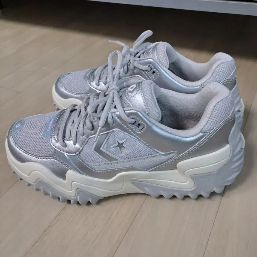 [BUNJANG] Converse Wave Motion Trainer OX Silver Sneakers / 컨버스 웨이브 모션 트레이너 OX 실버 스니커즈.사이즈 260