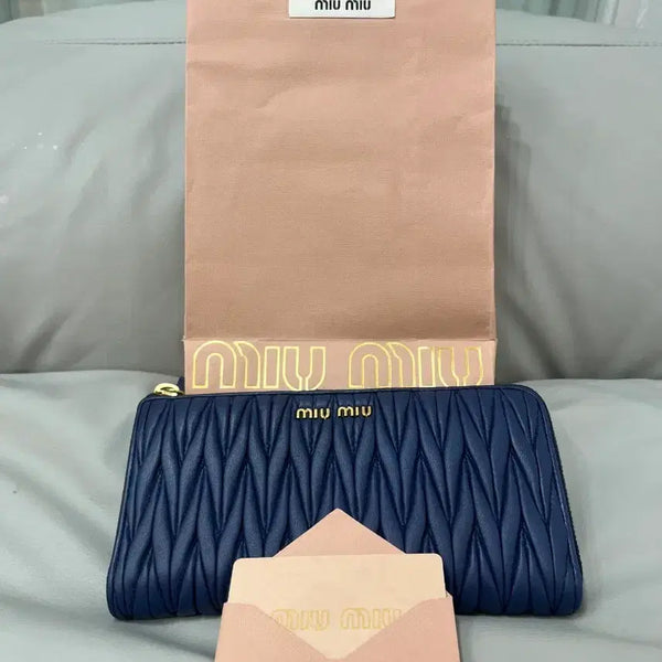 [BUNJANG] Miu Miu Matelassé Zipper Long Wallet Navy / 미우미우 마테라쎄 지퍼 장지갑 네이비