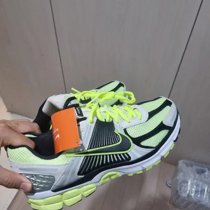 [BUNJANG] Nike Zoom Vomero 5 Sneakers (New) / 미시착새상품)) 나이키 줌보메로5 운동화 275