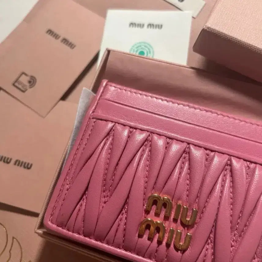 [BUNJANG] Miu Miu Matelassé Card Holder / 미우미우 마테라쎄 카드지갑