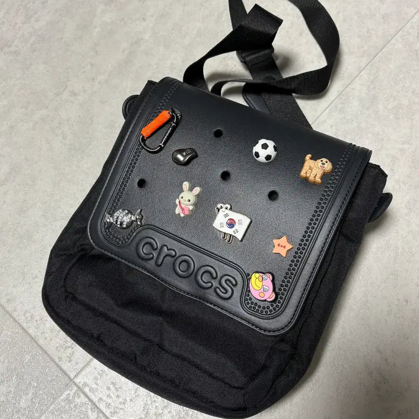 [BUNJANG] Crocs Classic Crossbody Messenger Bag Black / 크록스 클래식 크로스바디 크로스백 메신저가방 블랙