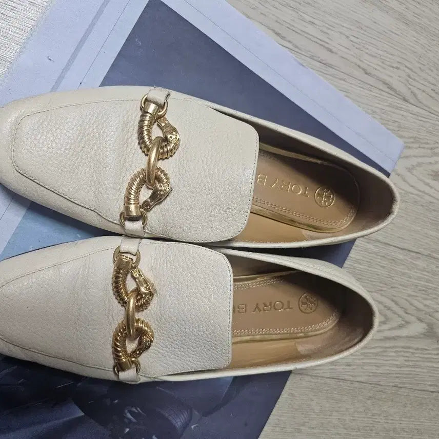 [BUNJANG] Tory Burch Ivory Chain Loafers / 토리버치 로퍼 아이보리 금장 체인