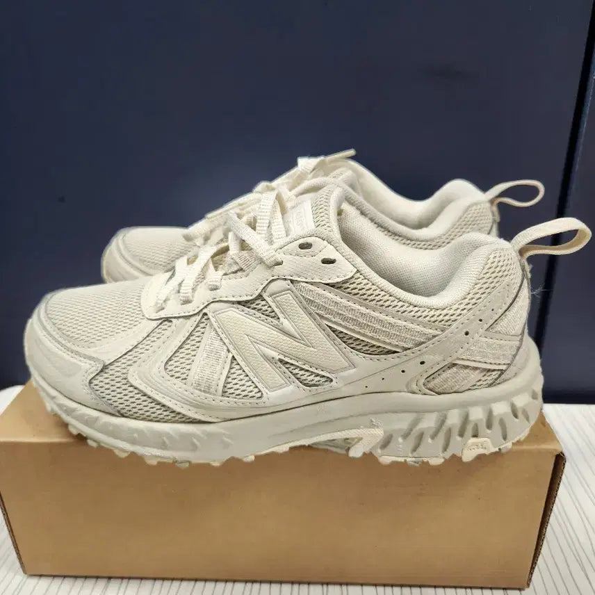 [BUNJANG] New Balance 410v5 Beige Sneakers 225mm / 뉴발란스 베이지 운동화 225사이즈