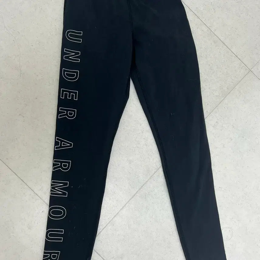 [BUNJANG] Under Armour Black Leggings / 언더아머 블랙 레깅스