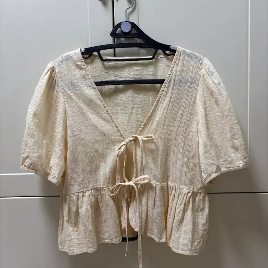 [BUNJANG] Egne Frill Wrap Blouse / 에겐 프릴 랩 블라우스