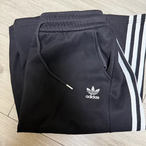 [BUNJANG] Adidas 3-Stripes Bermuda Training Shorts / 아디다스 삼선 트레이닝 버뮤다  바지