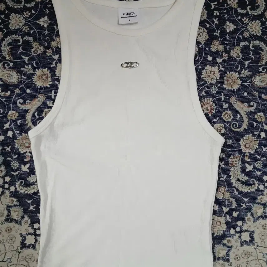 [BUNJANG] Born To Win Women's B-Pendant Ribbed Sleeveless Tank White / (2사이즈) 본투윈 우먼스 b팬던트 리브드 슬리브리스 나시 화이트