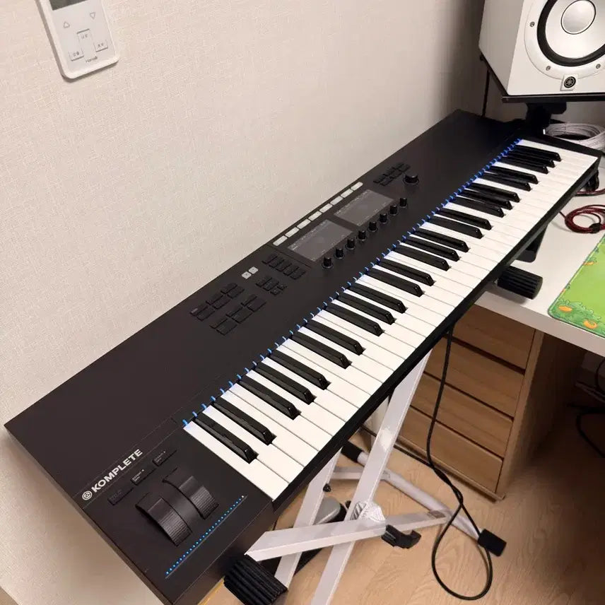 [BUNJANG] Native Instruments Komplete Kontrol S61 MK2 MIDI Master Keyboard / NI KOMPLETE KONTROL S61 MK2 미디 마스터키보드 건반