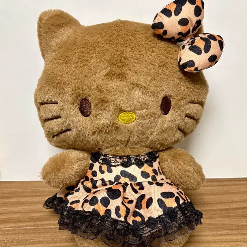 [BUNJANG] Sanrio Hello Kitty Leopard Print Medium Plush / 산리오 호피 키티 중형인형