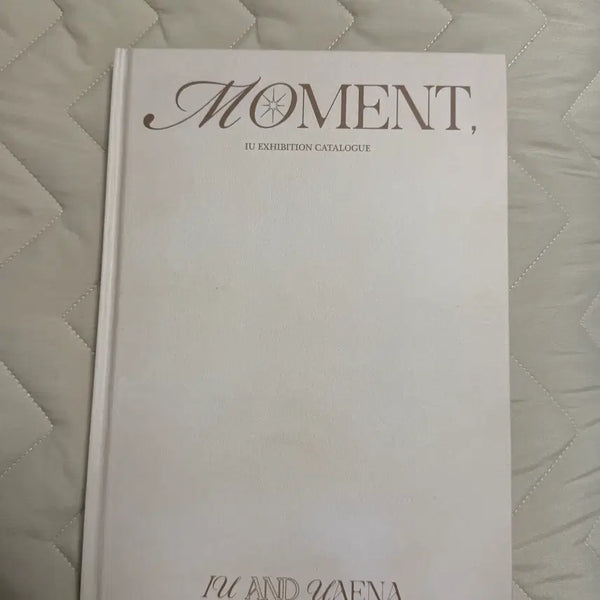 [BUNJANG] IU (IU) Moment Exhibition Catalog / 아이유 순간 전시회 카탈로그