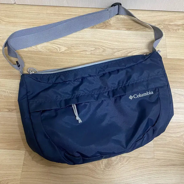 [BUNJANG] Columbia Unisex Shoulder Bag Navy / 컬럼비아 남성/여성 숄더백 네이비