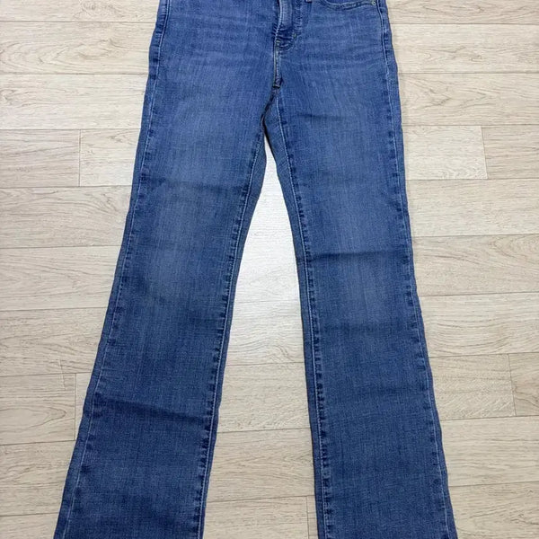 [BUNJANG] Levi's Shaping Bootcut Jeans - Medium Wash / (25) 리바이스 쉐이핑 부츠컷 진 중청바지