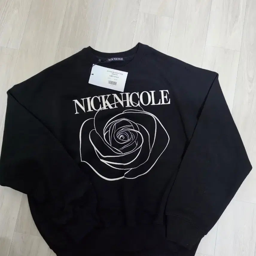 [BUNJANG] NIC&NICOL Black Rose Print Sweatshirt / 닉앤니콜 맨투맨 블랙 장미 프린트