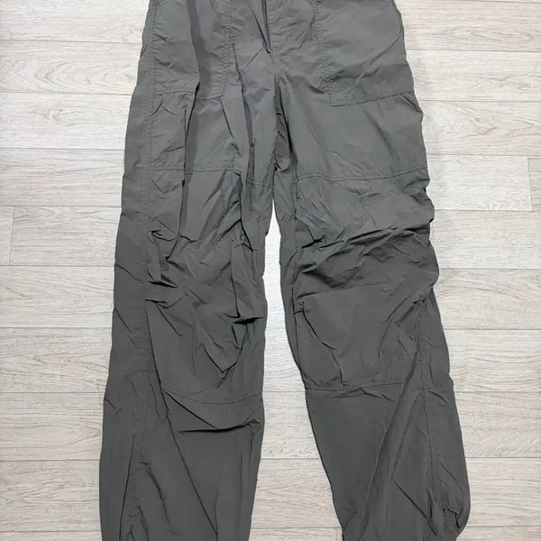 [BUNJANG] GU Tech Parachute Full-On Pants Khaki / (S) GU 테크 파라슈트 풀 온 팬츠 카키