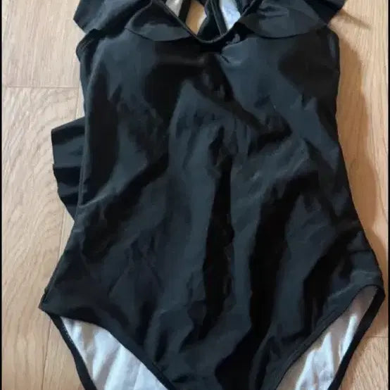 [BUNJANG] Noyibada One-Piece Swimsuit - Black Frill Design - Size M / 놀이바다 원피스 수영복 새 옷