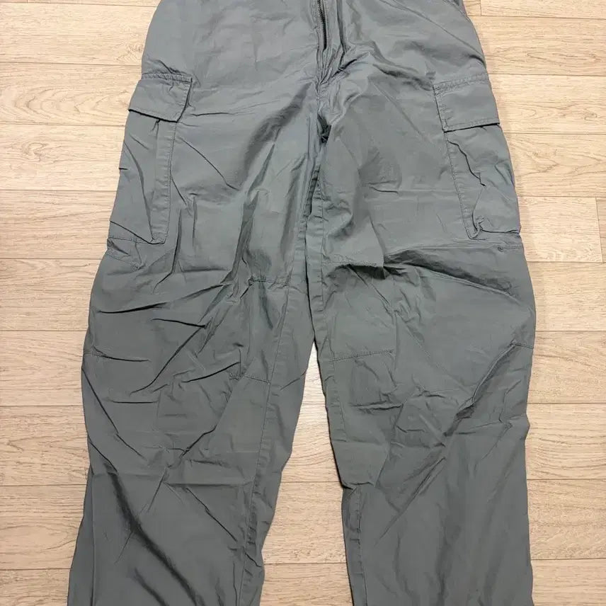 [BUNJANG] Uniqlo C Wide Fit Cargo Pants Green / (S) 유니클로 C 와이드핏 카고 팬츠 그린