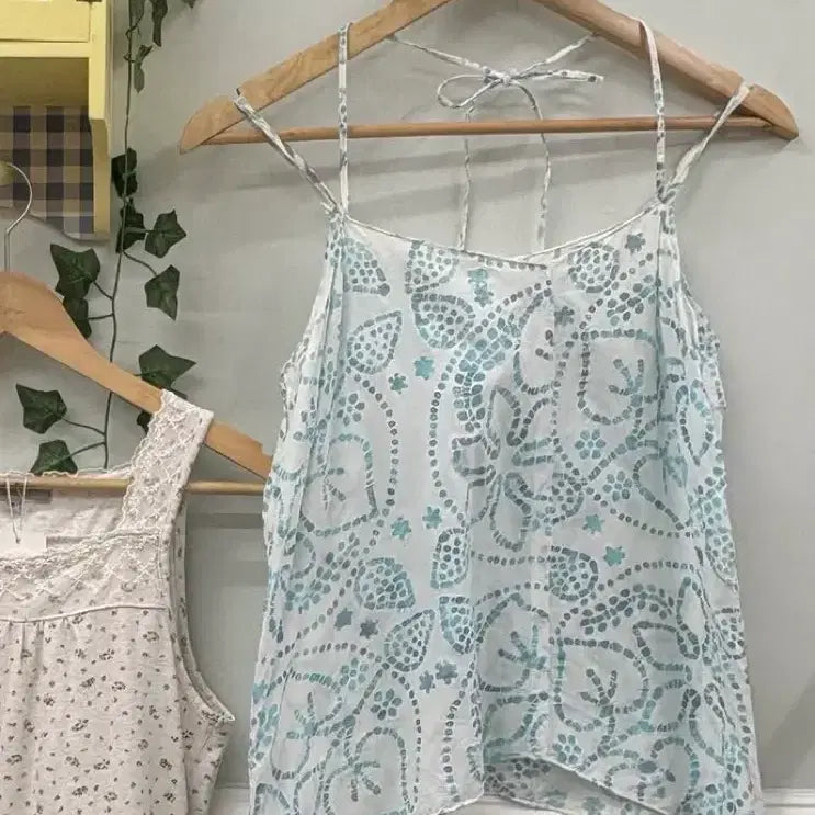 [BUNJANG] Foree Vintage Sleeveless Top / 포리빈티지 슬리브리스 민소매 나시 / 하구미모리걸빈티지무신사