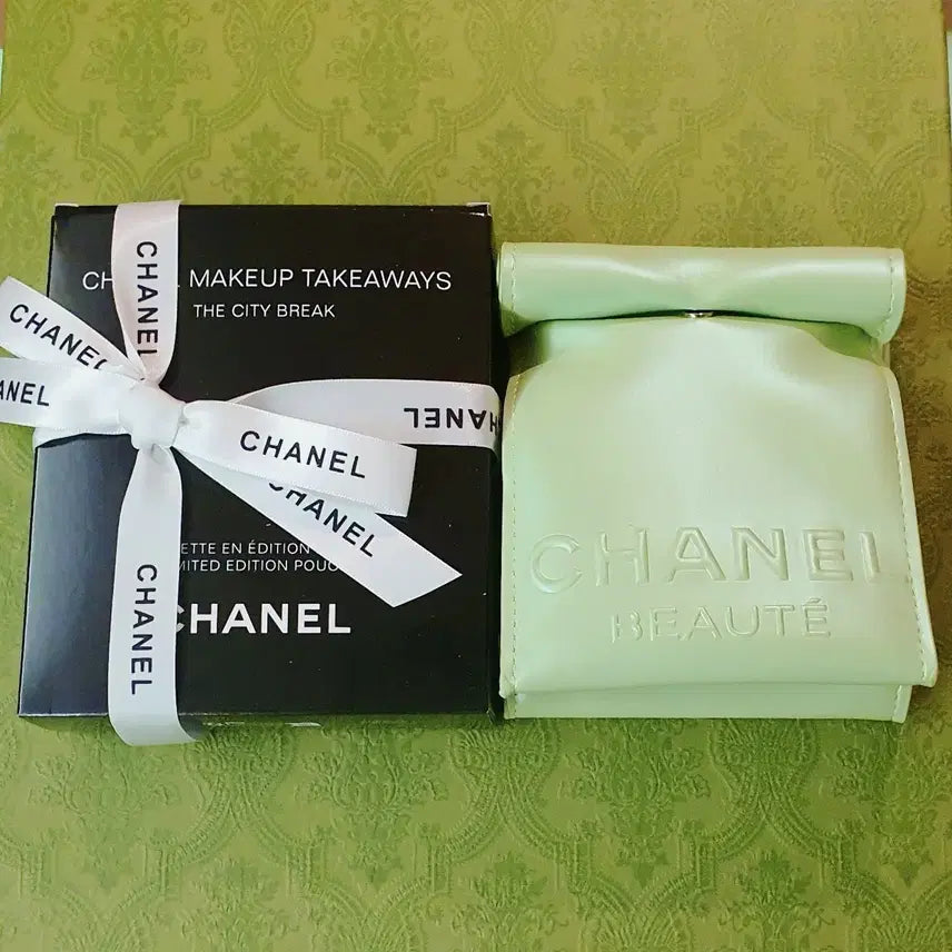 [BUNJANG] Chanel Limited Edition Leather Pouch / <새상품> 샤넬 한정판 레더 파우치 (샤넬뷰티, 샤넬화장품)
