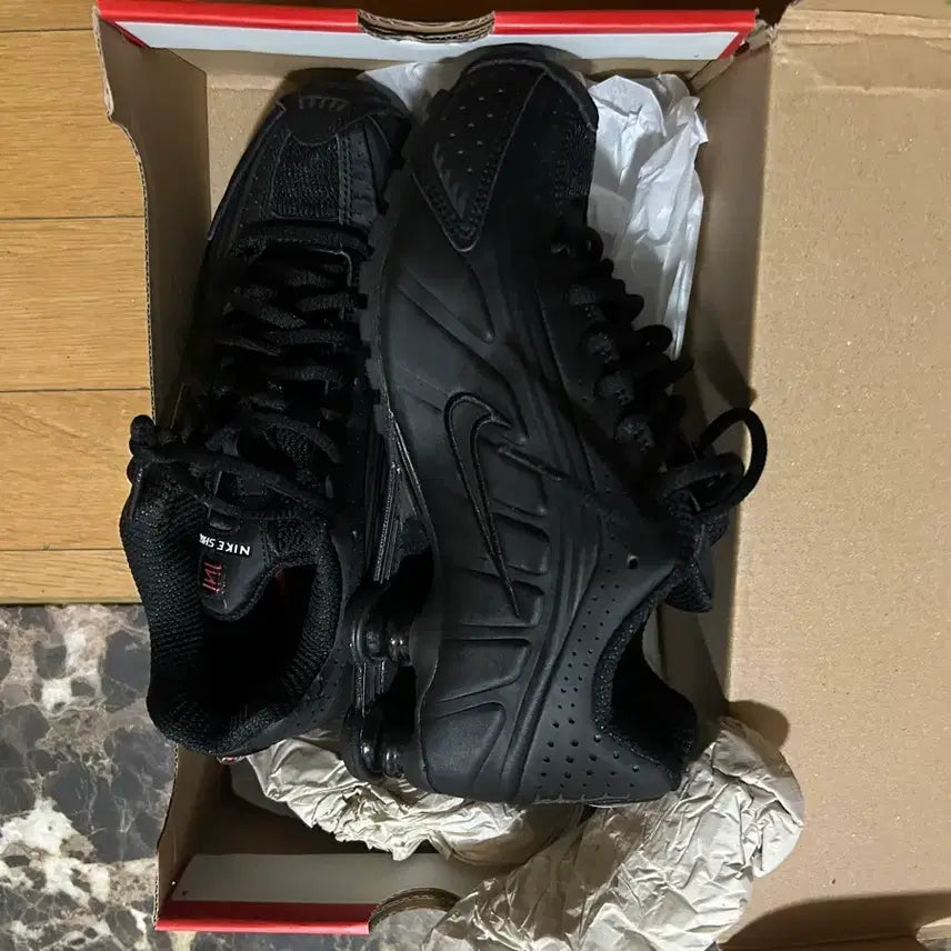 [BUNJANG] Nike Shox R4 Black Size 235 / 나이키 샥스 R4 235 블랙