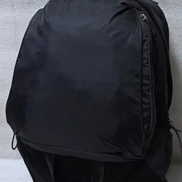 [BUNJANG] Indispensable Trill Econyl Backpack / 인디스펜서블 Indispensable 트릴 에코닐 백팩 남녀공용 일본 패션브랜드