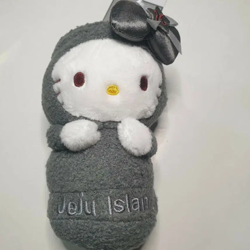 [BUNJANG] Hello Kitty Jeju Dolhareubang Doll Keychain / 헬로키티 제주 돌하르방 인형 키링(8/16까지만)