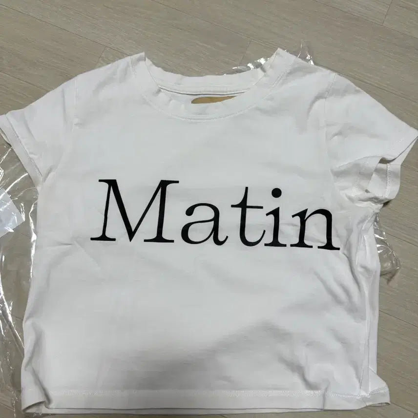 [BUNJANG] Matinkim Cropped Short-Sleeve T-Shirt / [os] 마뗑킴 크롭 반팔티셔츠