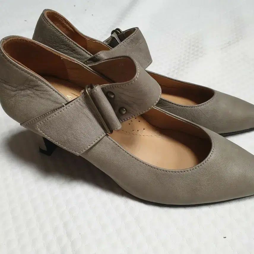 [BUNJANG] Fiorista Ferrol Strap Pumps (230) / 피오리스타 페롤 스트랩 펌프스 230