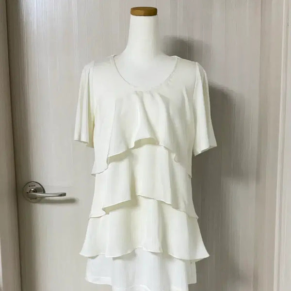 [BUNJANG] System White Frill Short Sleeve Blouse / SYSTEM 시스템 화이트 프릴 반팔 블라우스