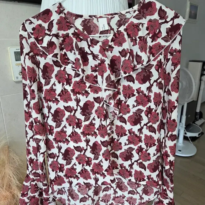 [BUNJANG] Nannigoo Floral Ruffle Blouse / 난닝구 꽃가라 프릴 블라우스