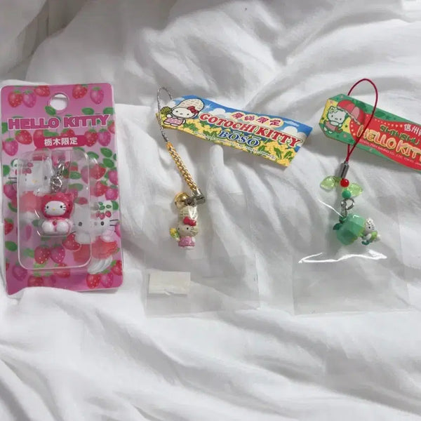 [BUNJANG] Sanrio Classic Kitty Keychain Strap (Strawberry, Peanut, Apple, Umbrella) / 고전 키티 키링 스트랩 딸기 땅콩 신슈 사과 우산 지역 한정
